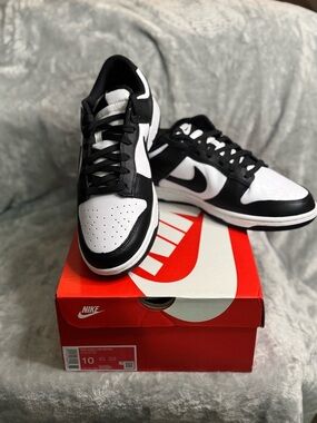 NWT Nike Black White Low-Top Sneakers